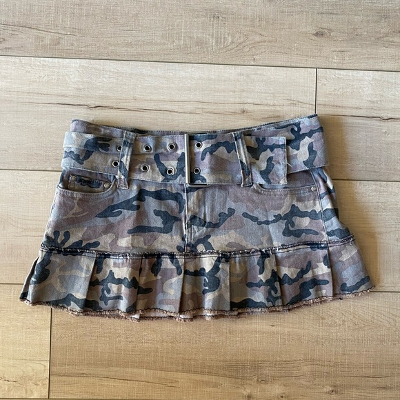 Vintage Y2K Skirt Hydraulic Camo Mini Skirt, Size 9/10 – theme party army girl - Picture 6 of 15